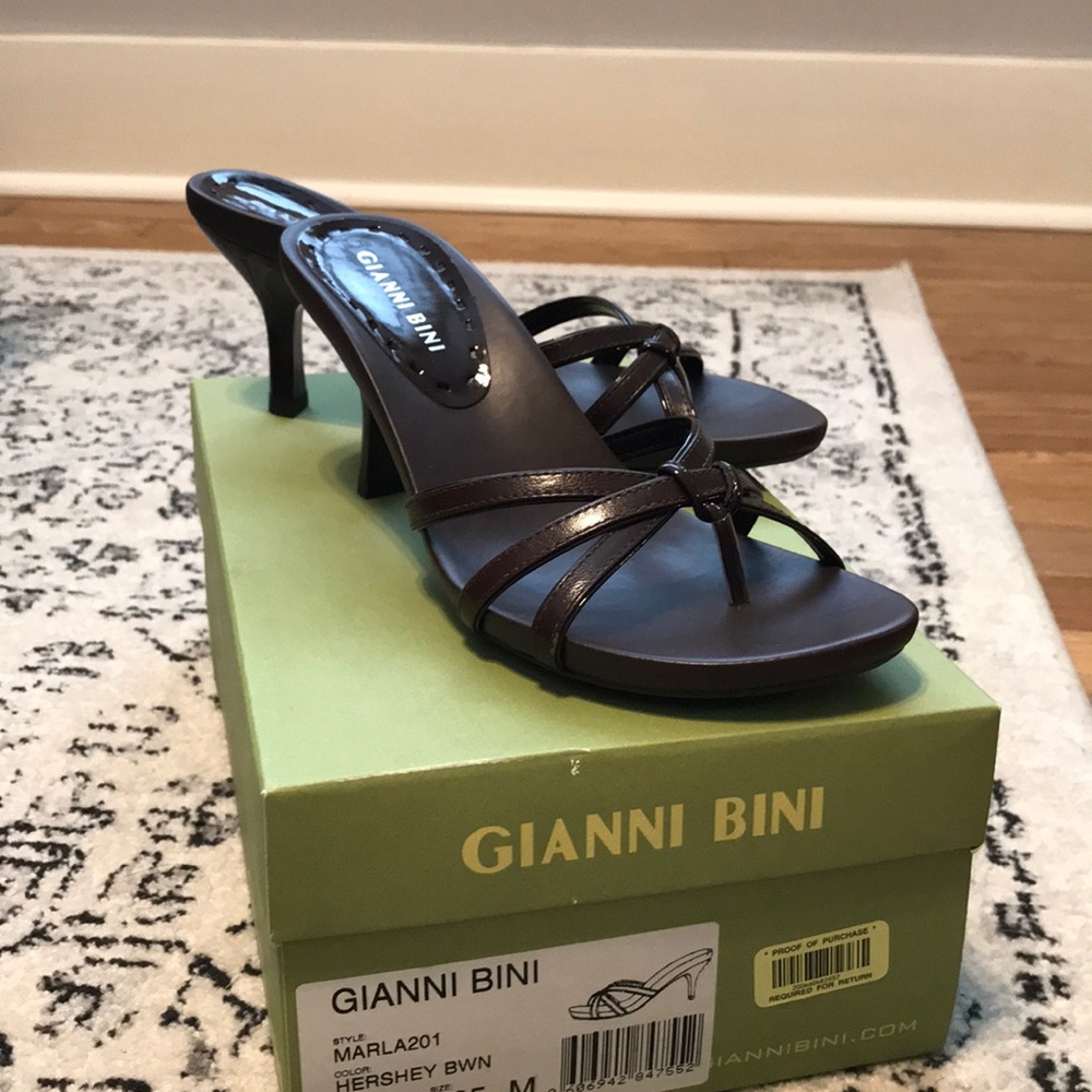 Gianni Bini Brown leather heels.